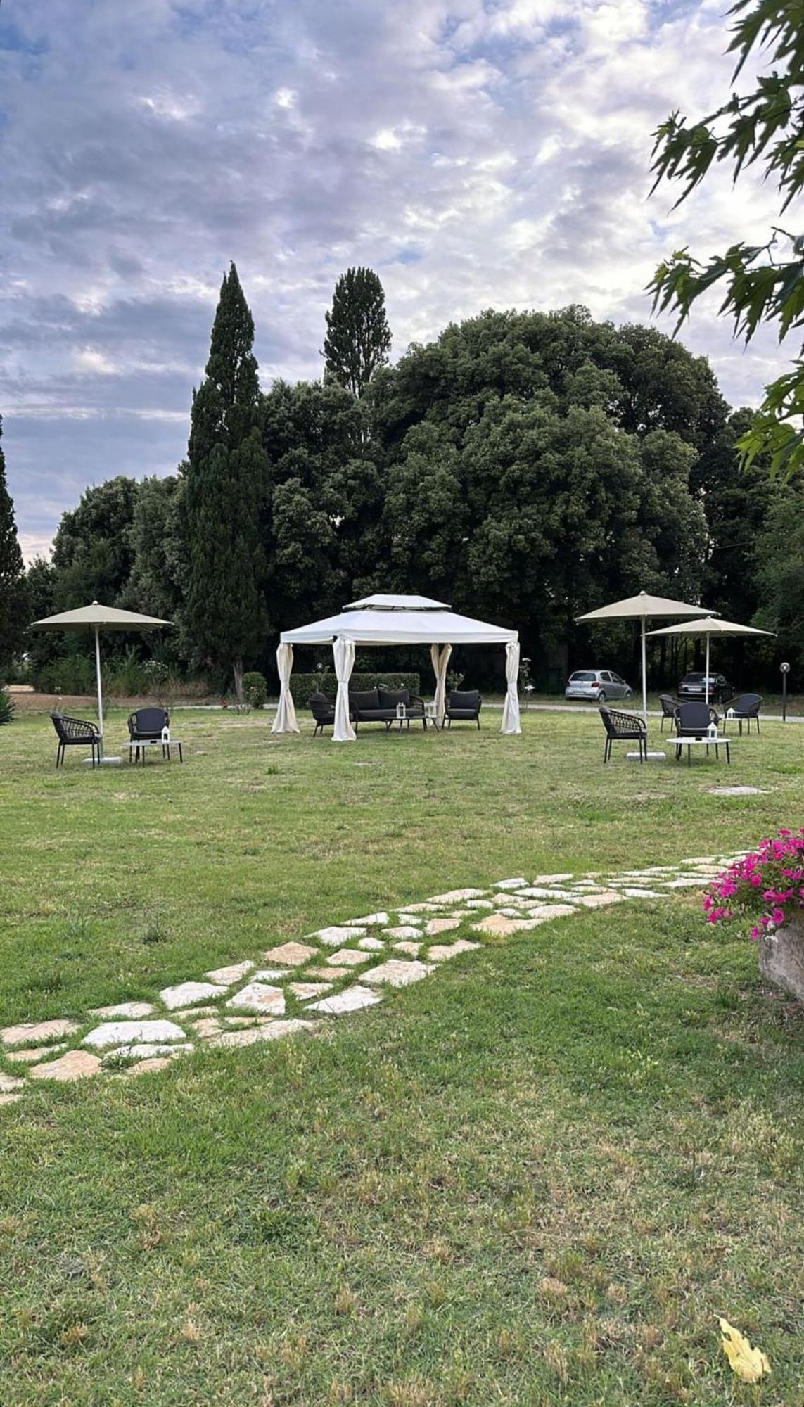 La Vecchia Cantina Guzzardi Lari 外观 照片