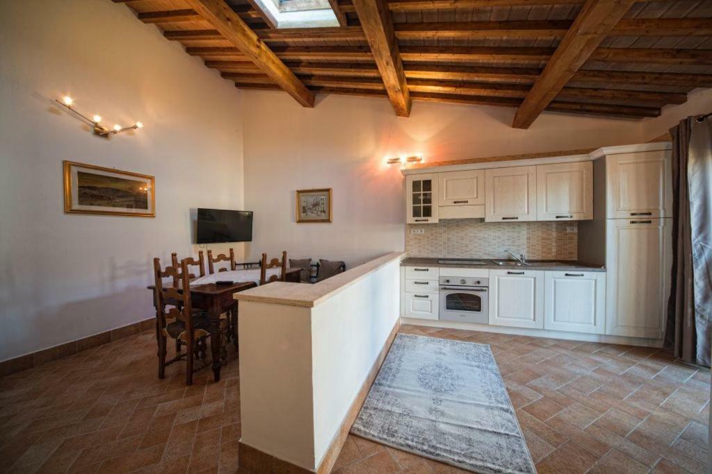 La Vecchia Cantina Guzzardi Lari 外观 照片